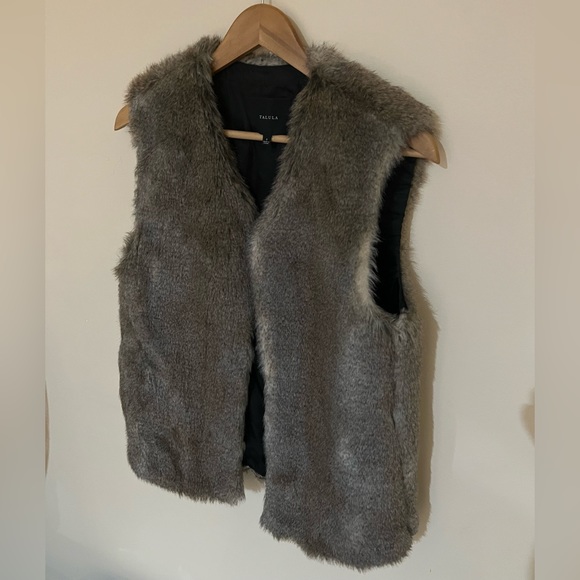 Aritzia Faux fur vest - Picture 3 of 3
